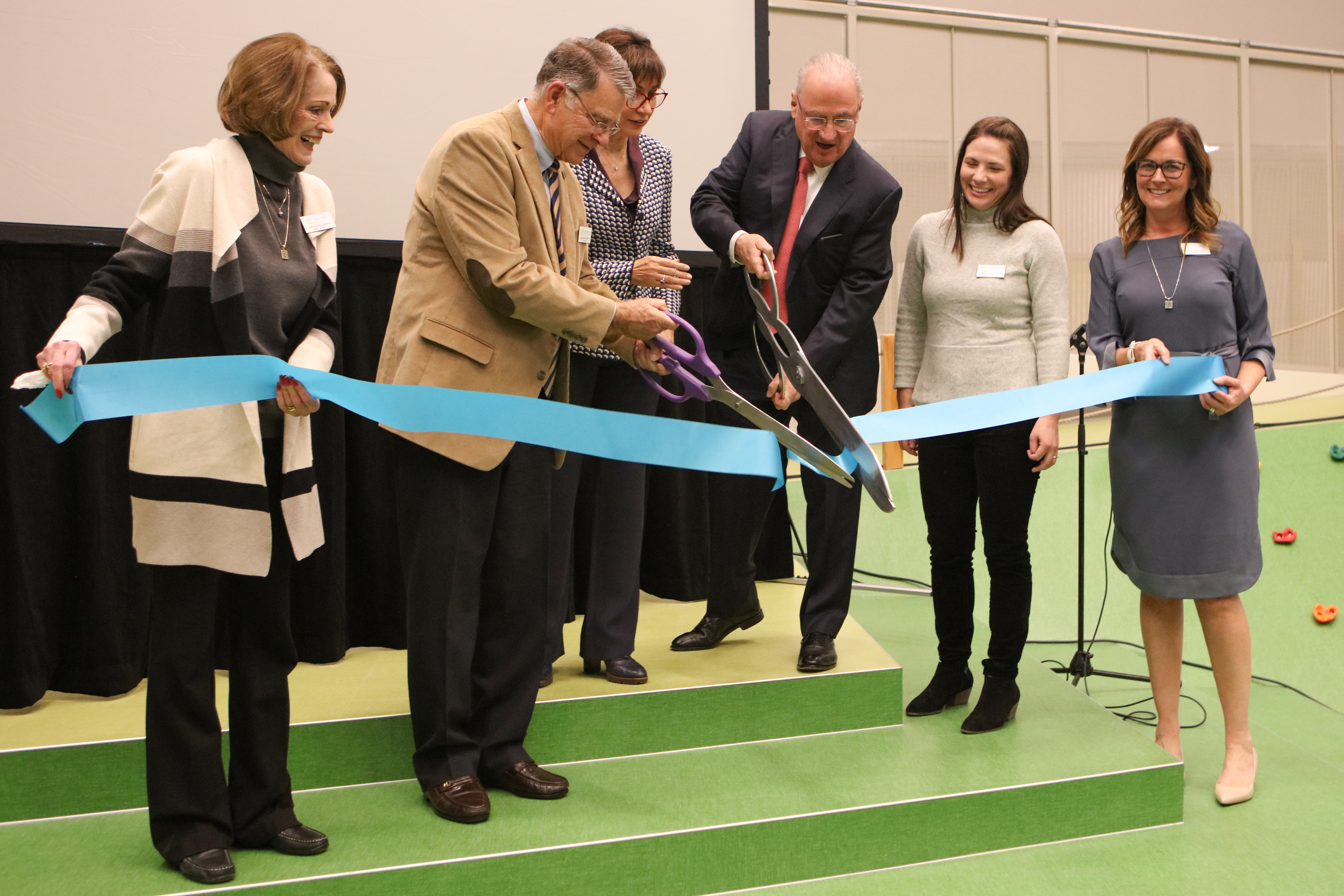 Ribbon_cutting